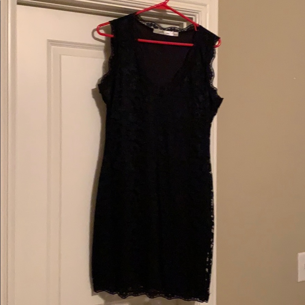 Black lace sleeveless dress